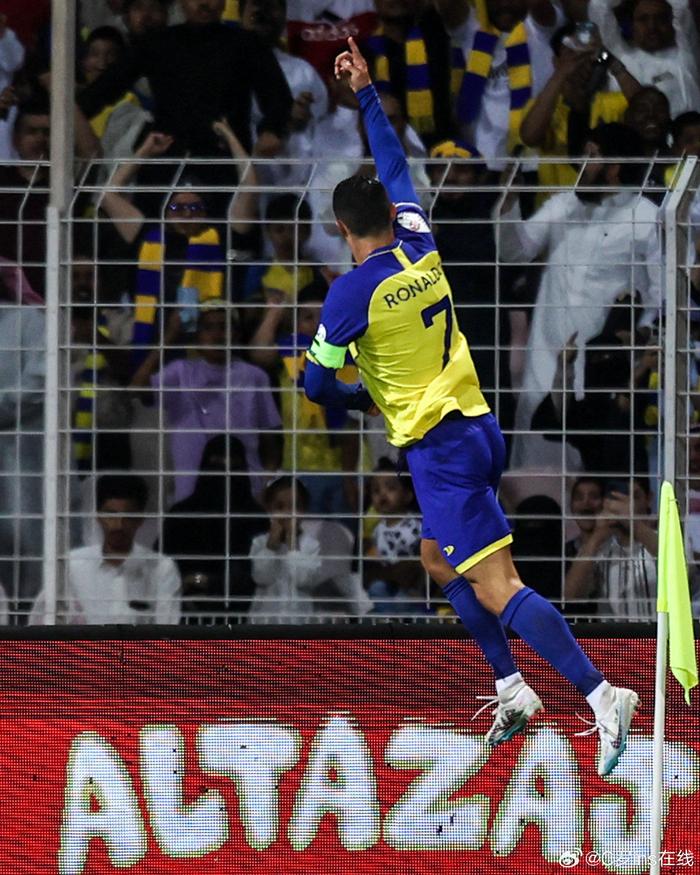爱游戏足球体育-C罗意外战胜切尔西，领先优势明显引爆全场！-爱游戏足球体育