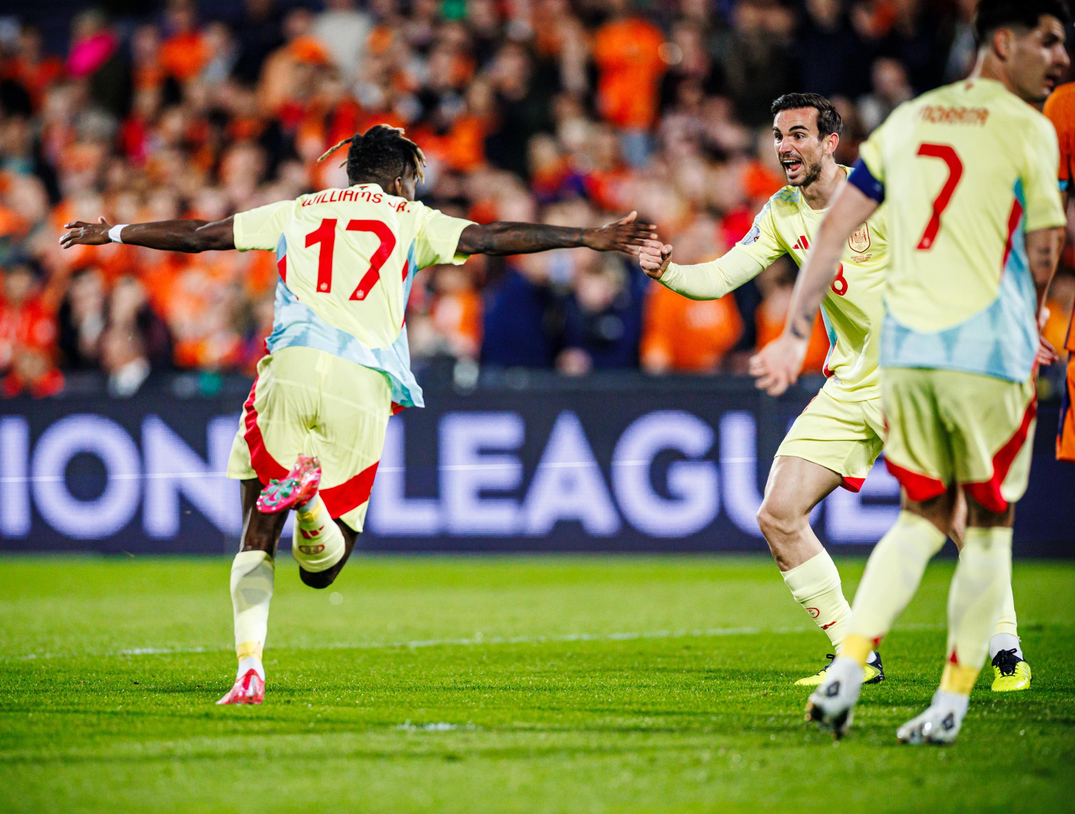 爱游戏体育入口-西亚卡姆意外战胜西班牙队，败北引爆全场！-爱游戏体育入口