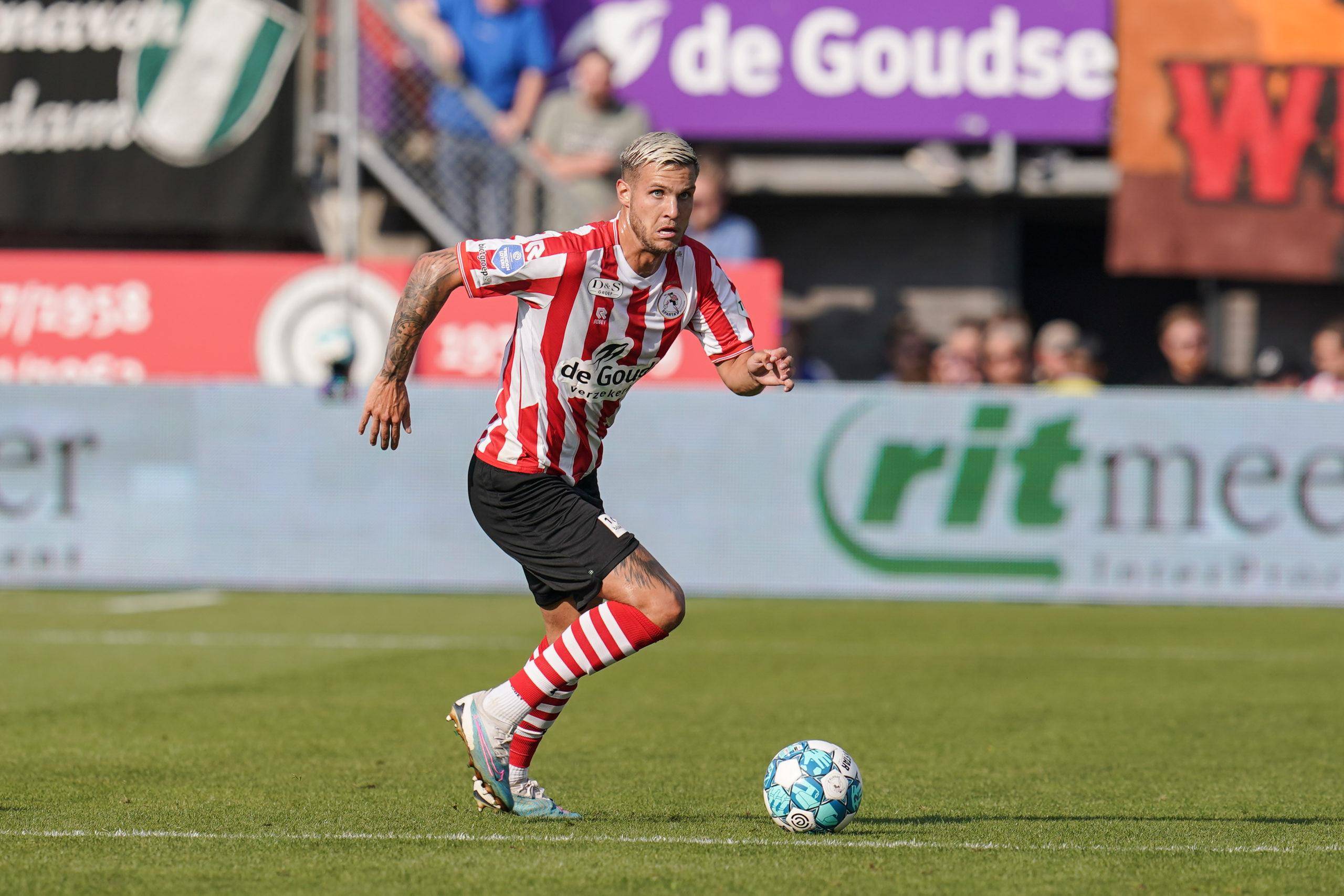 爱游戏-国际比赛日荷甲焦点战，金州勇士内部沟通，媒体盛赞，更衣室氛围转暖-爱游戏